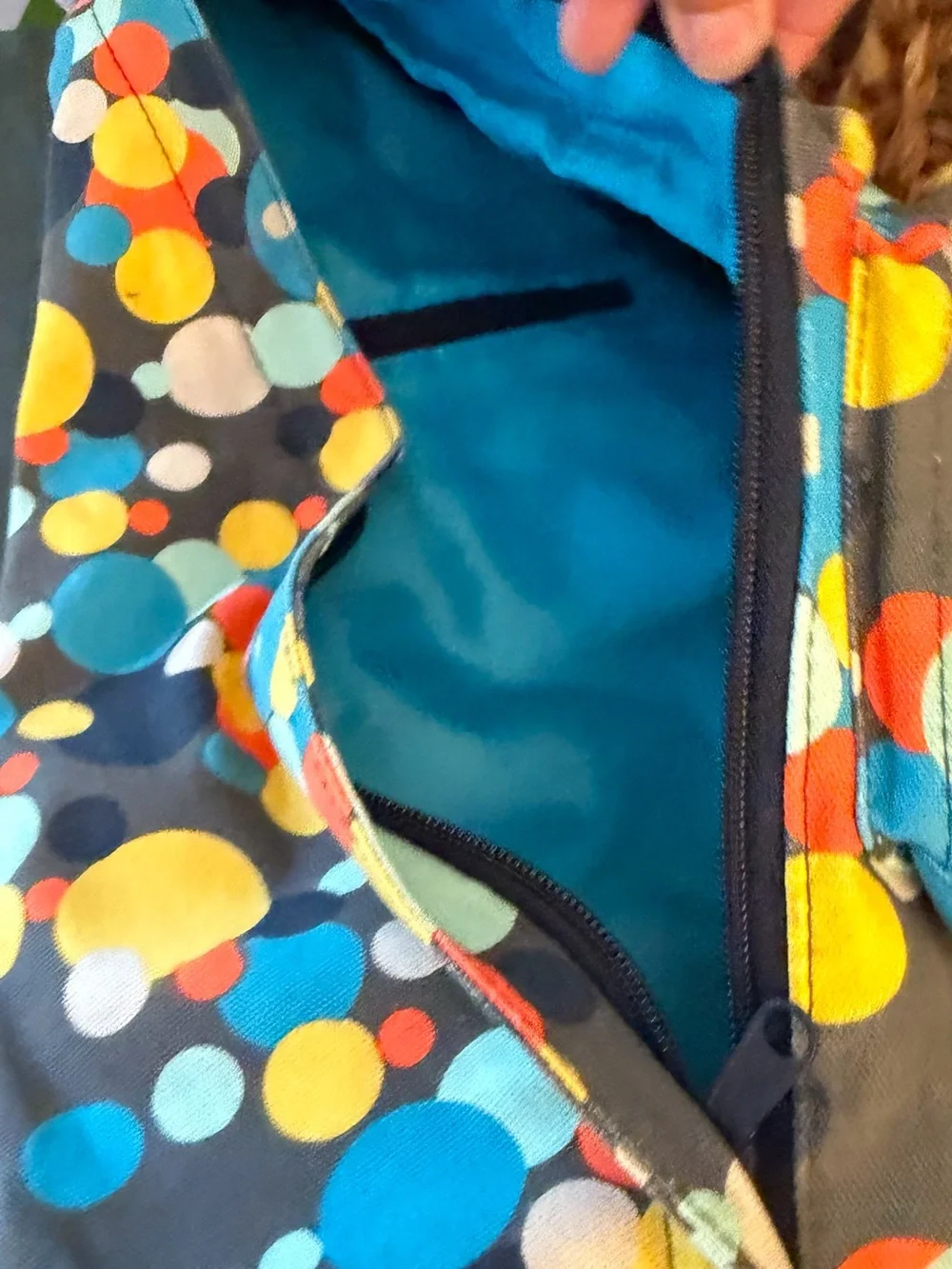 Kavu Rope sling back pack multi colored All zippers work. No pets owner